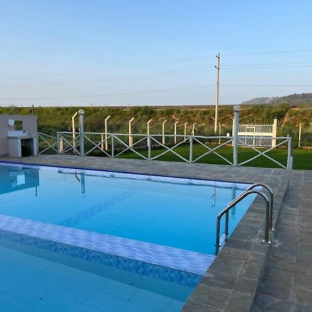 1 Bedroom Fully Furnished Luxurious Apartment Voi Town エクステリア 写真