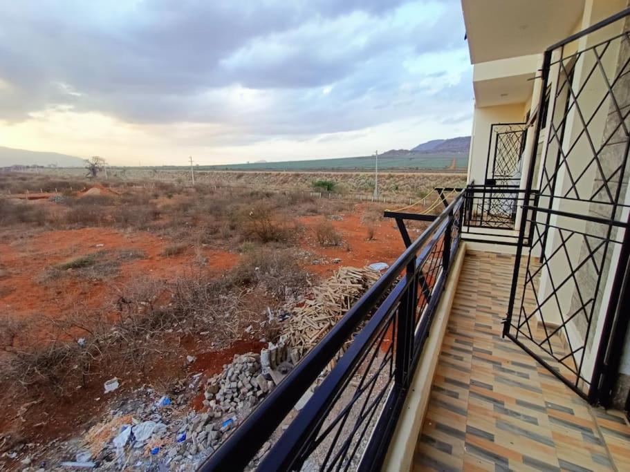 1 Bedroom Fully Furnished Luxurious Apartment Voi Town エクステリア 写真